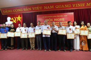 Hội khuyến học tỉnh Bắc Kạn tặng tưởng cho gia đình học tập, dòng họ học tập tiêu biểu